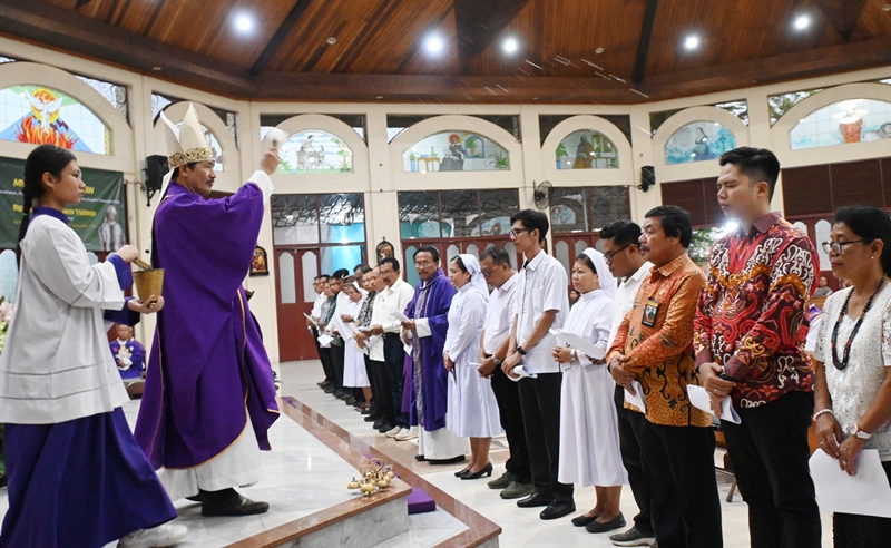 Uskup Vinsensius Lantik Komisi Kesehatan, PERDHAKI, dan Yayasan Justicia Fidelis Keuskupan Tanjungkarang.